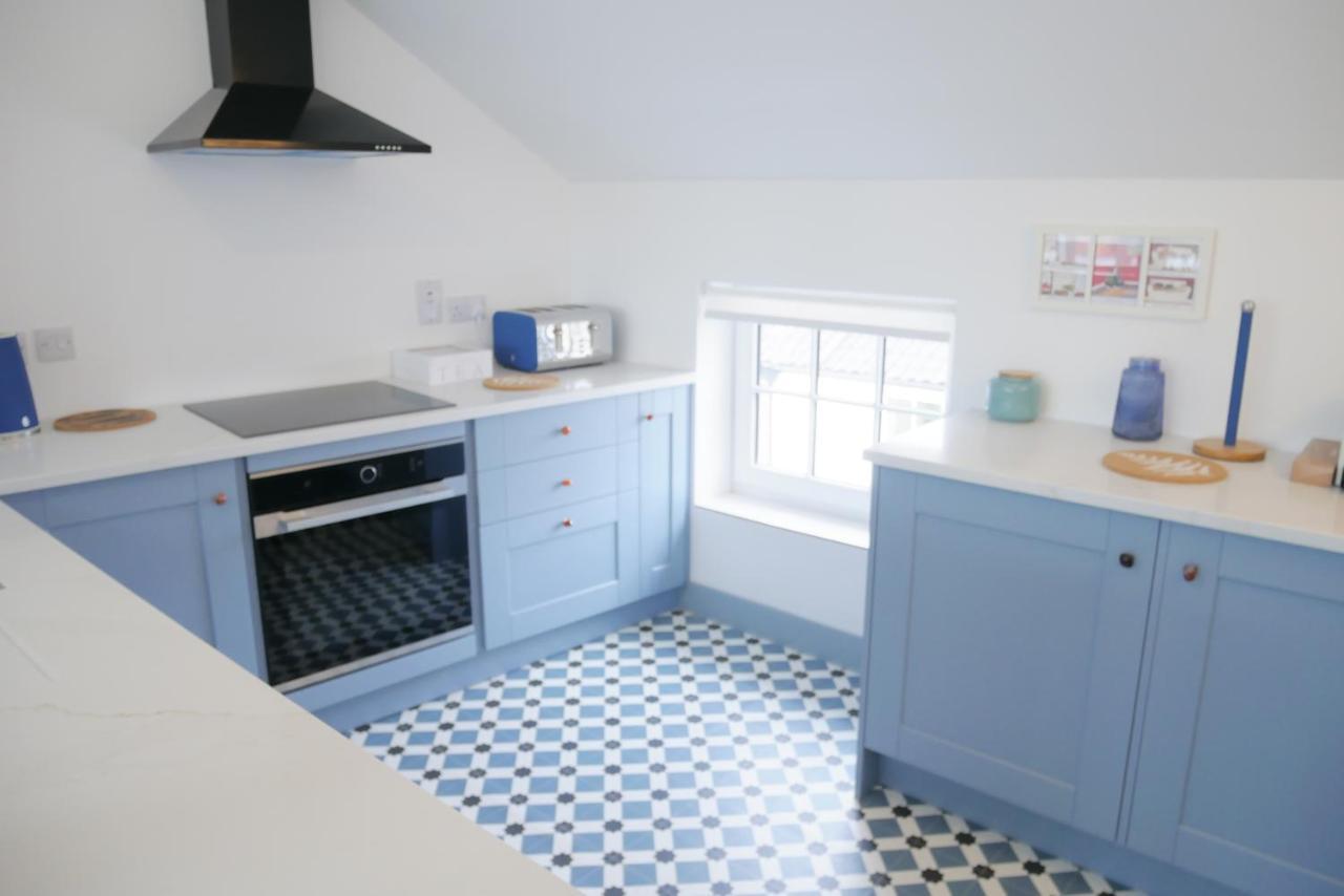 Sunset View, 2 Bedrooms In The Heart Of Holt With Parking Exterior photo