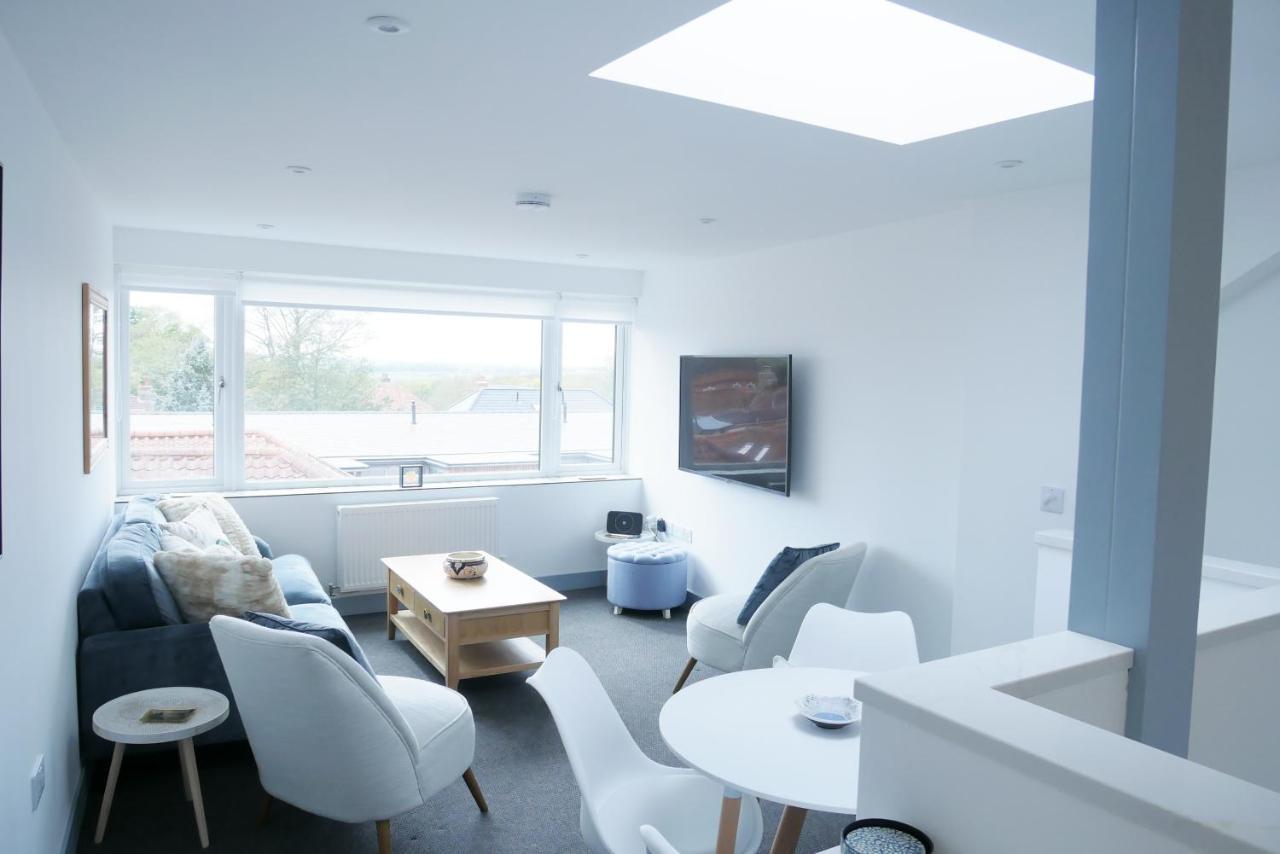 Sunset View, 2 Bedrooms In The Heart Of Holt With Parking Exterior photo