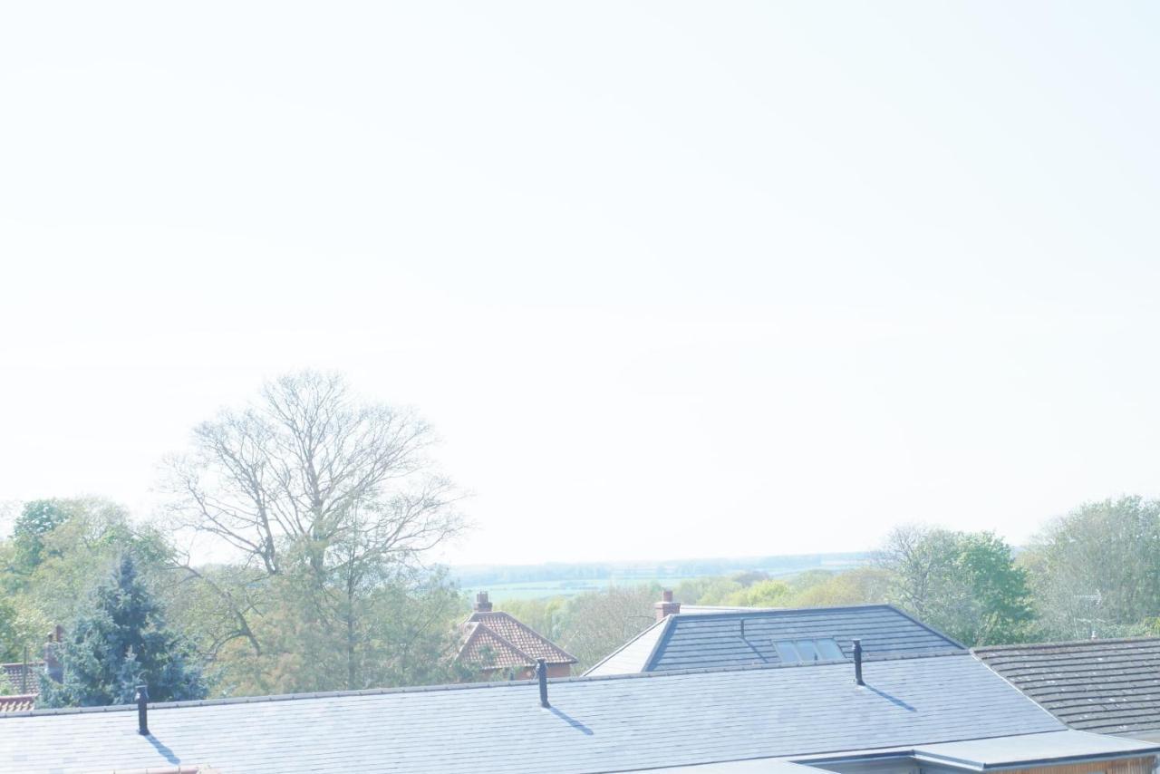 Sunset View, 2 Bedrooms In The Heart Of Holt With Parking Exterior photo