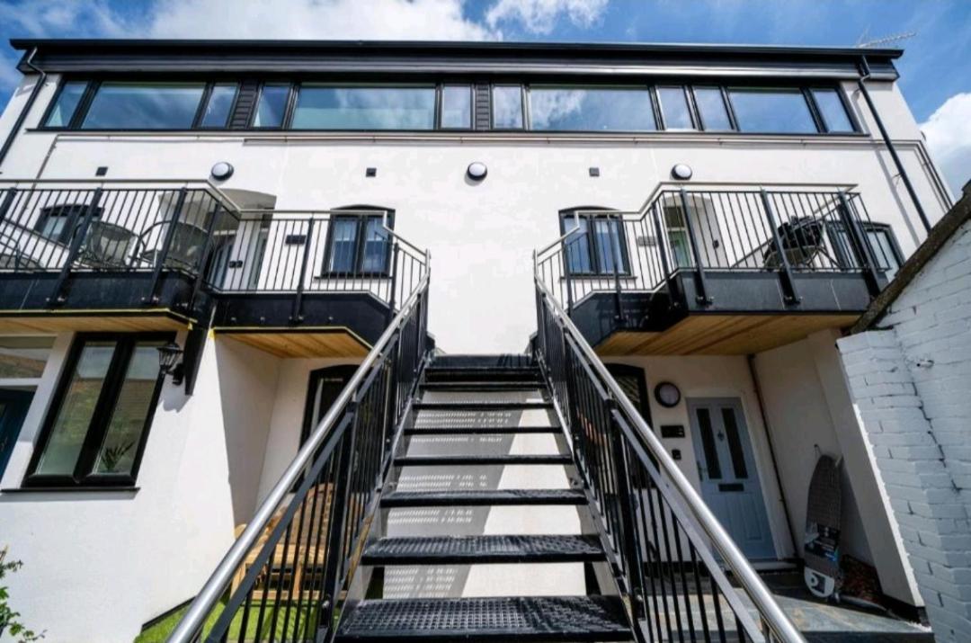 Sunset View, 2 Bedrooms In The Heart Of Holt With Parking Exterior photo